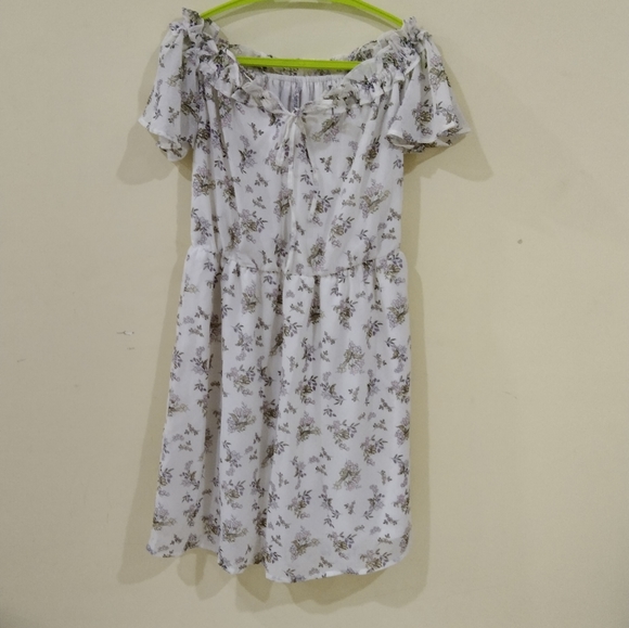 Dresses & Skirts - White XXL Off sholder short Dress